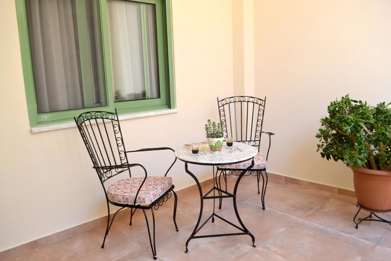 Yannis Guest House Aegina Extérieur photo